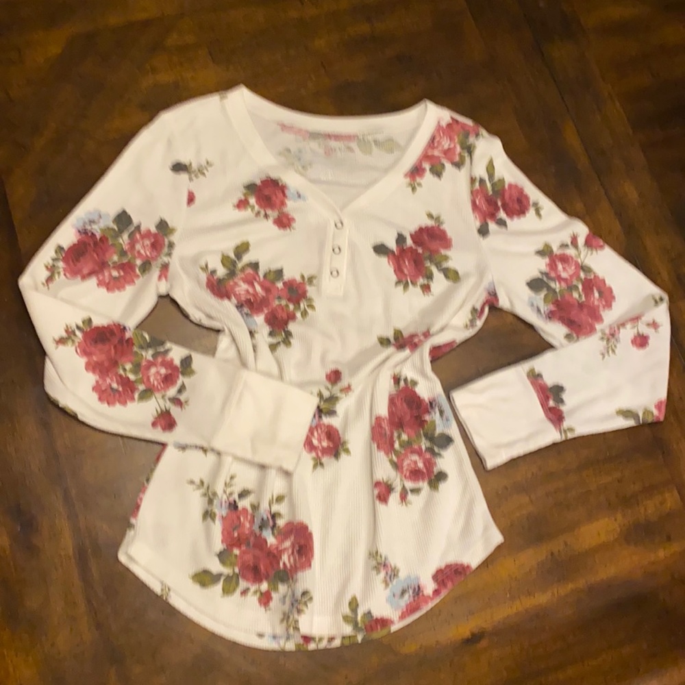 Time and Tru cream/mauve floral thermal top